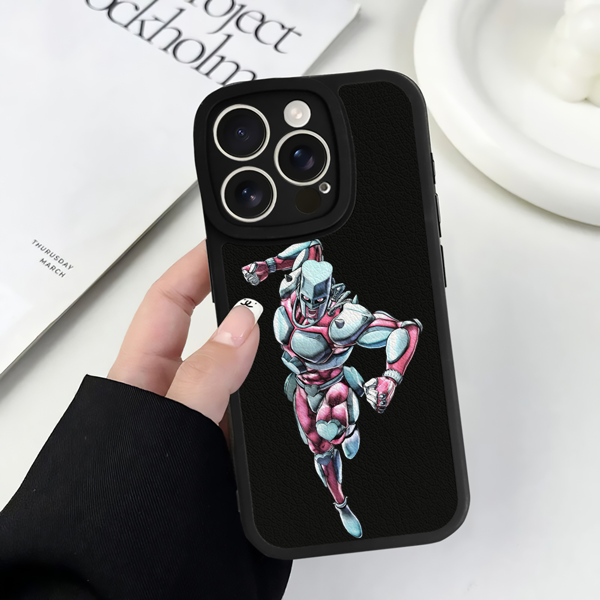 （画像用） ジョジョの奇妙な冒険 ひがしかた じょうすけ JoJo's Bizarre Adventure Higashikata Josuke 【iPhone 16シリーズ対応】シリコンスマホケース（レザー調） 材質：シリコン